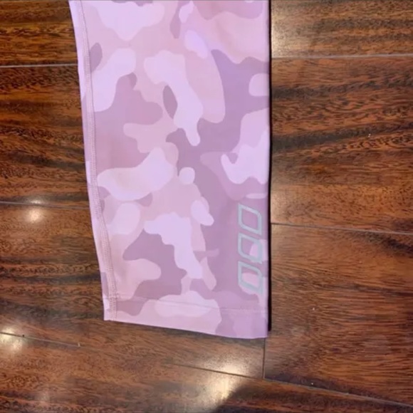 Lorna Jane pink camo leggings - Picture 2 of 5